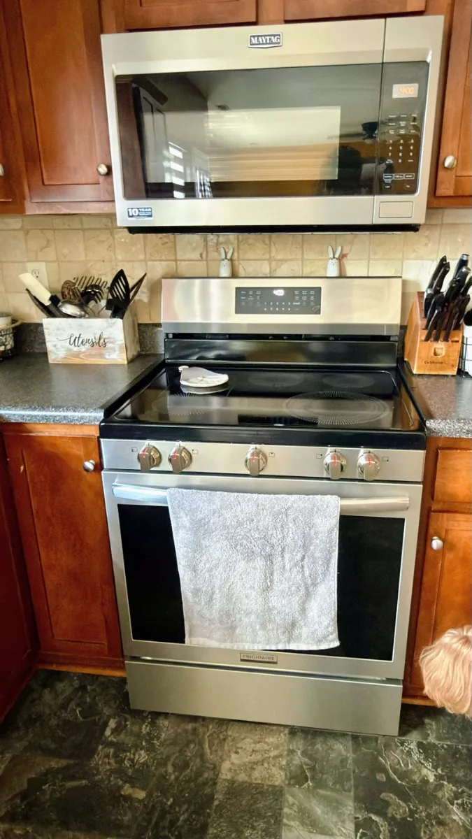 Kitchen range and microwave polished